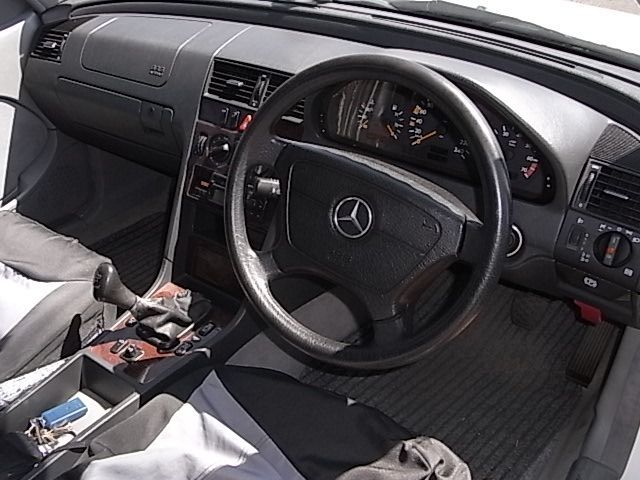 2000 Mercedes-Benz C180 photo