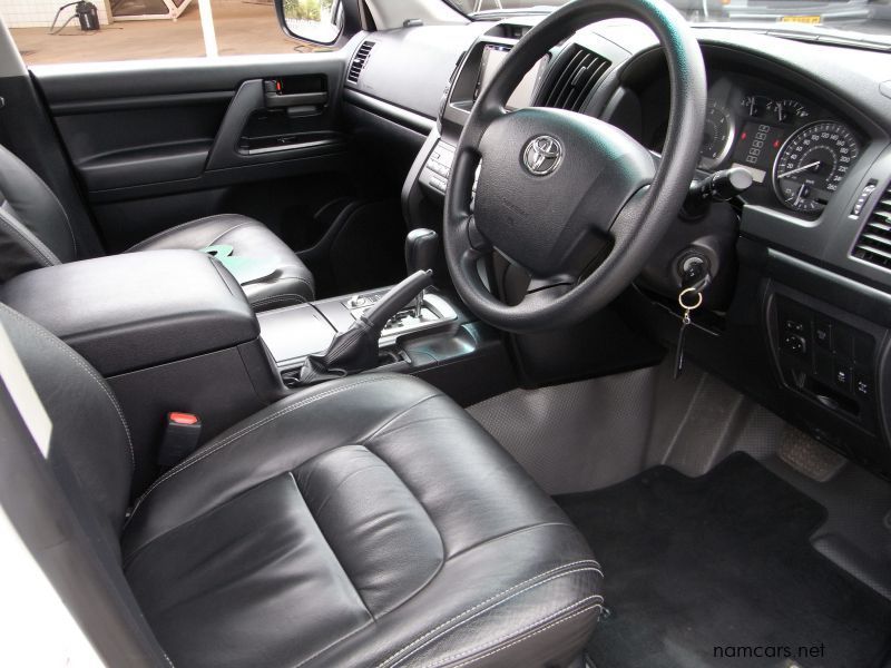 2016 Toyota Land cruiser 200 series photo