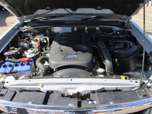 2011 Ford Everest photo