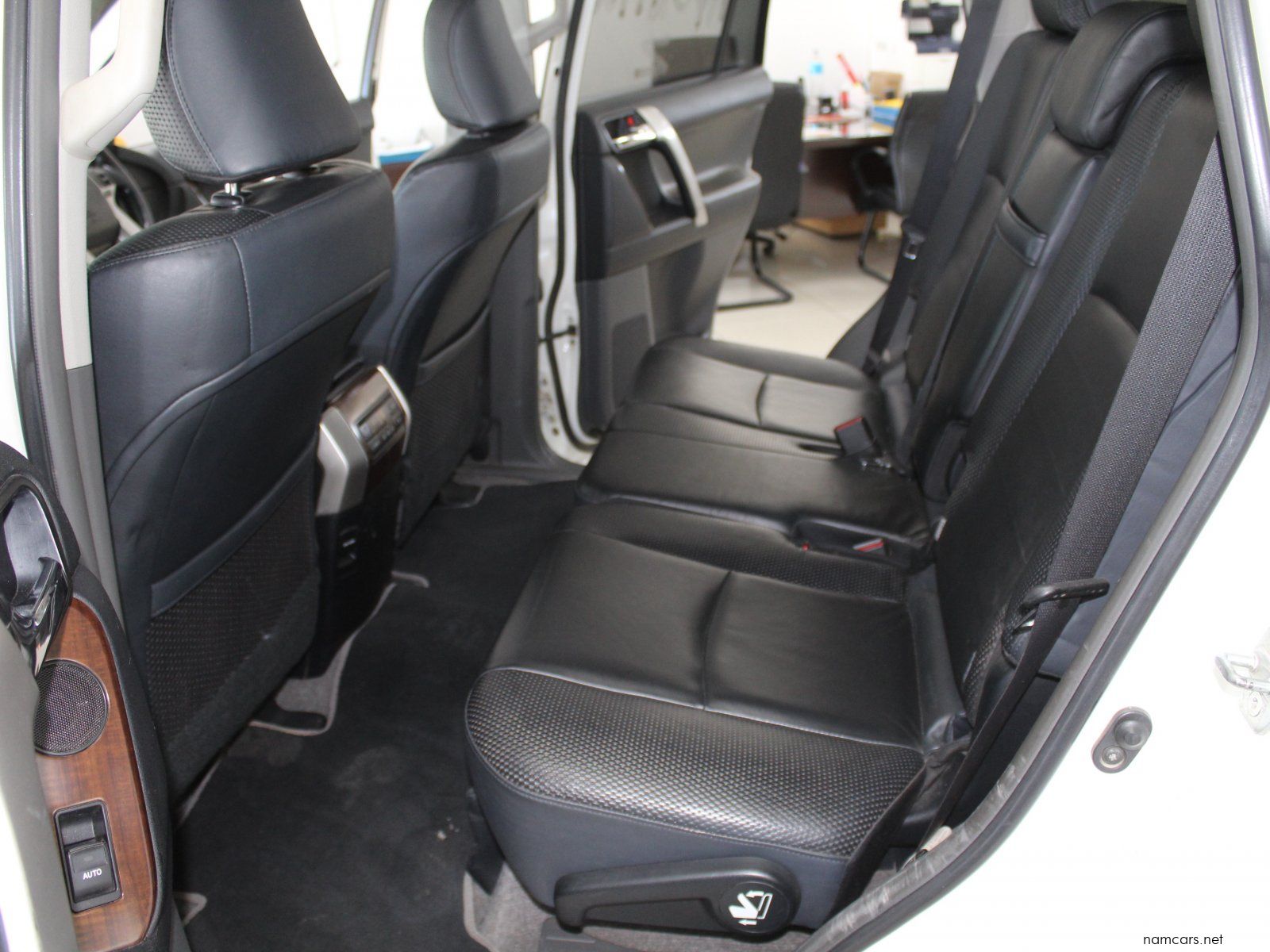 2011 Toyota Prado VX 4.0 photo