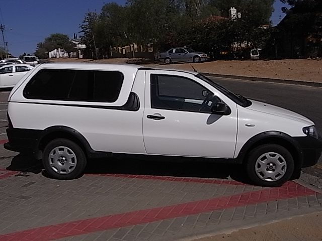 2010 Fiat Strada photo