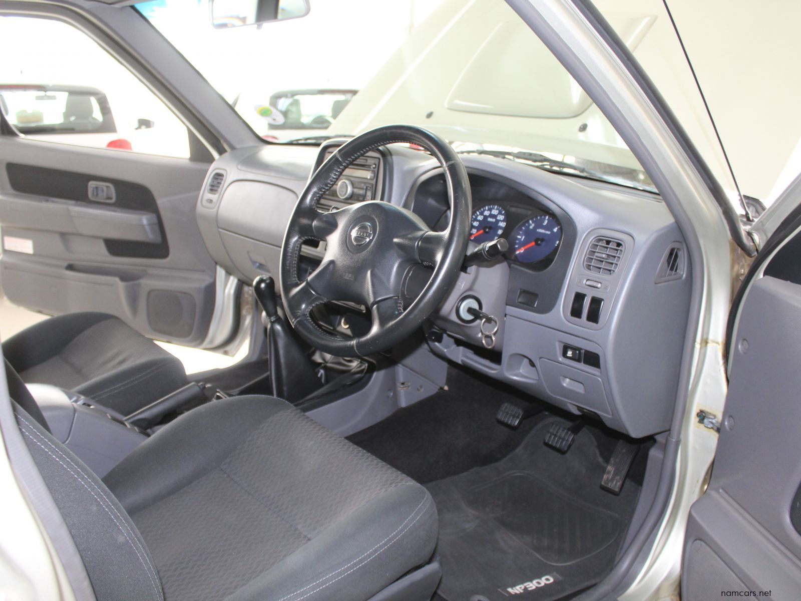2019 Nissan Np300 2.5 TDI Dcab 4x4 photo