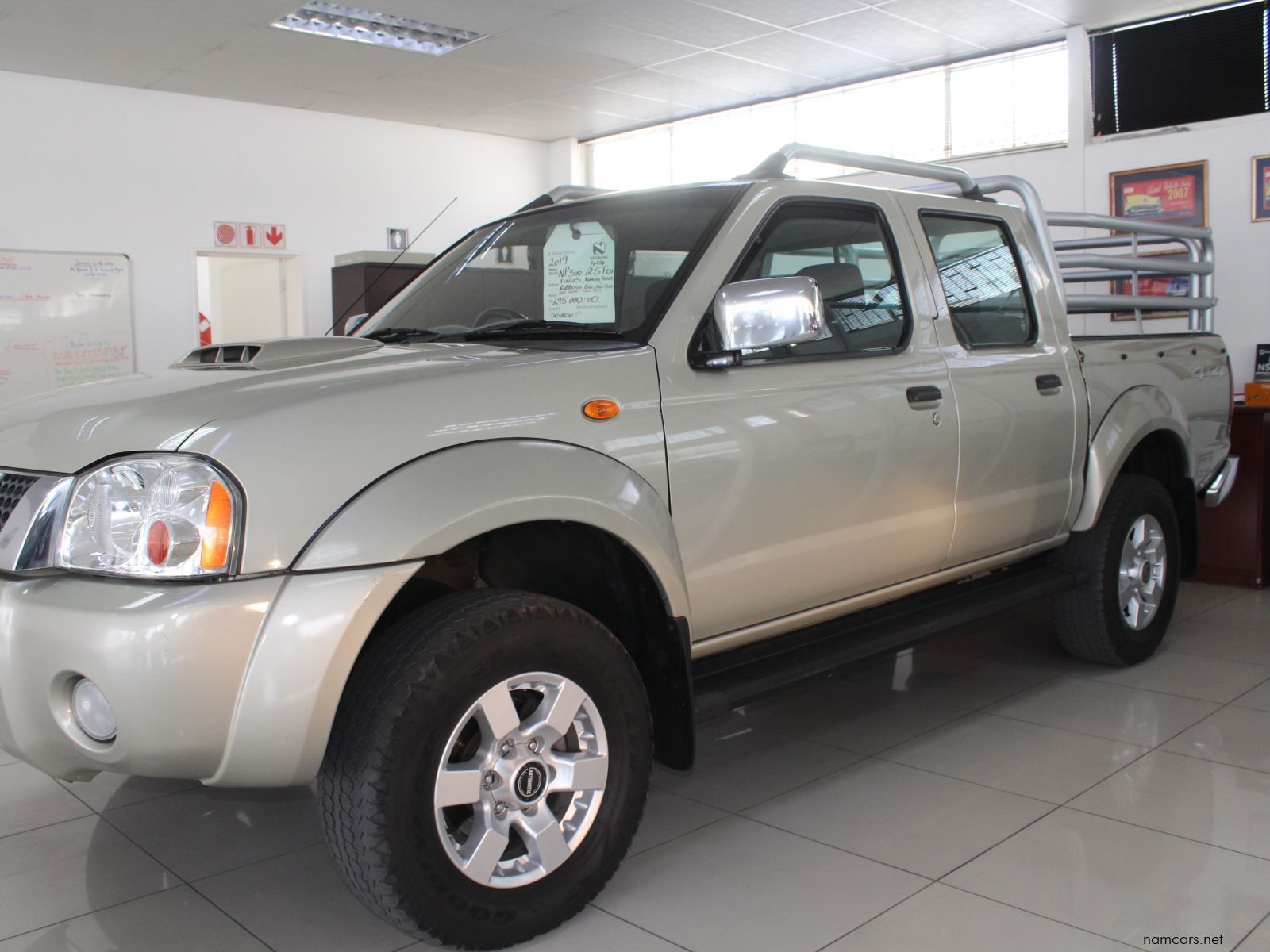 2019 Nissan Np300 2.5 TDI Dcab 4x4 photo