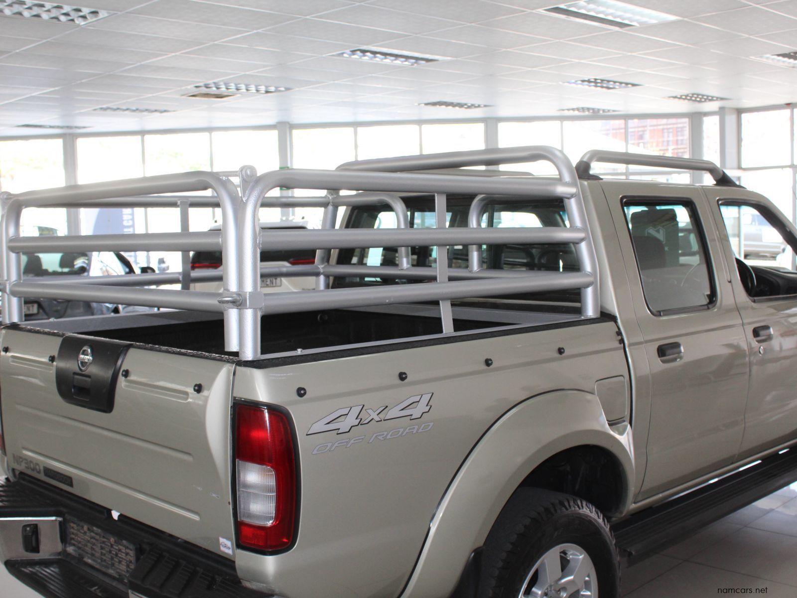 2019 Nissan Np300 2.5 TDI Dcab 4x4 photo
