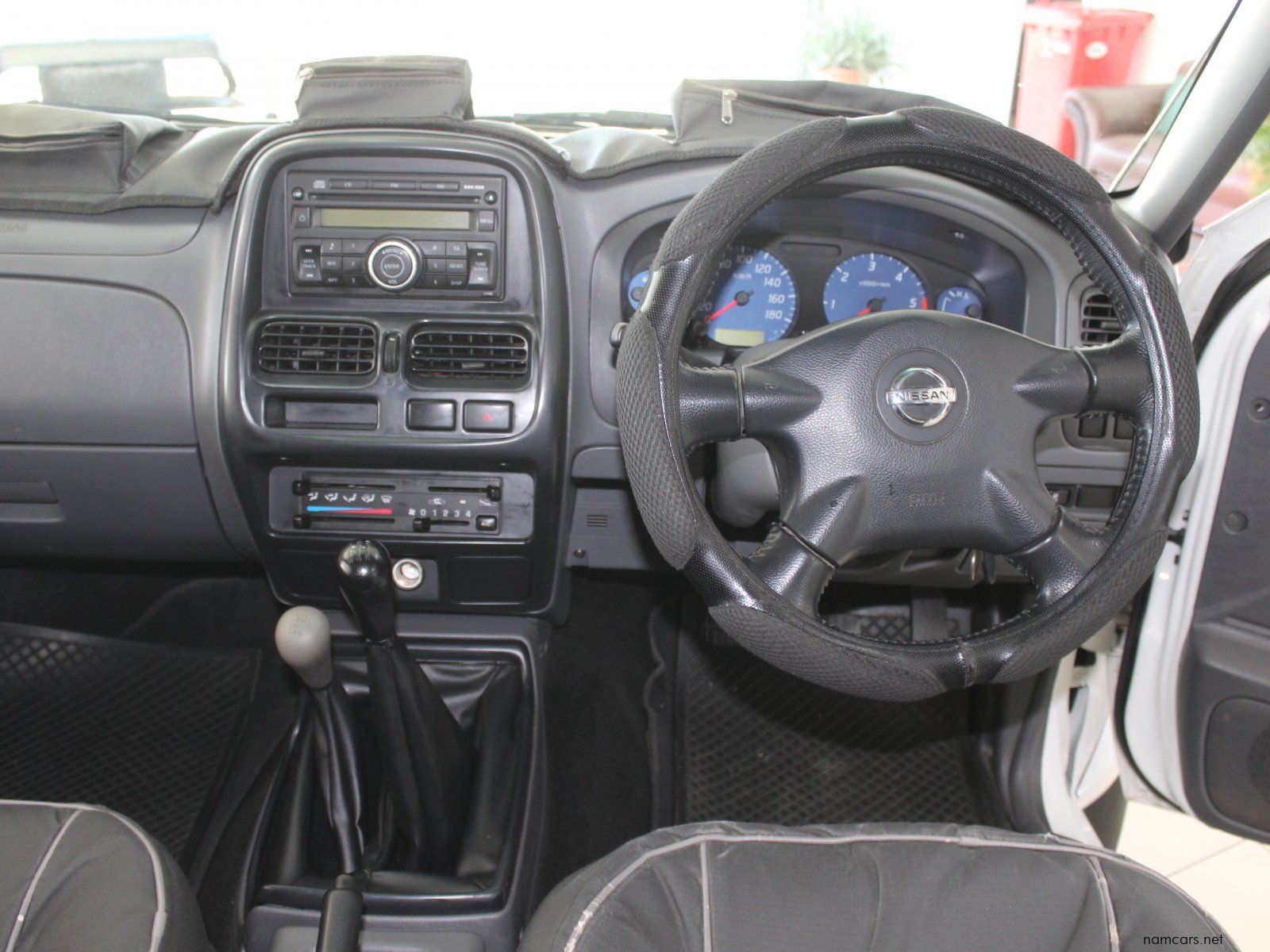 2020 Nissan NP300 DC 4x4 photo