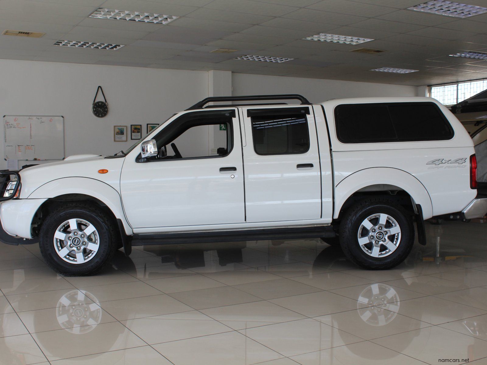 2020 Nissan NP300 DC 4x4 photo