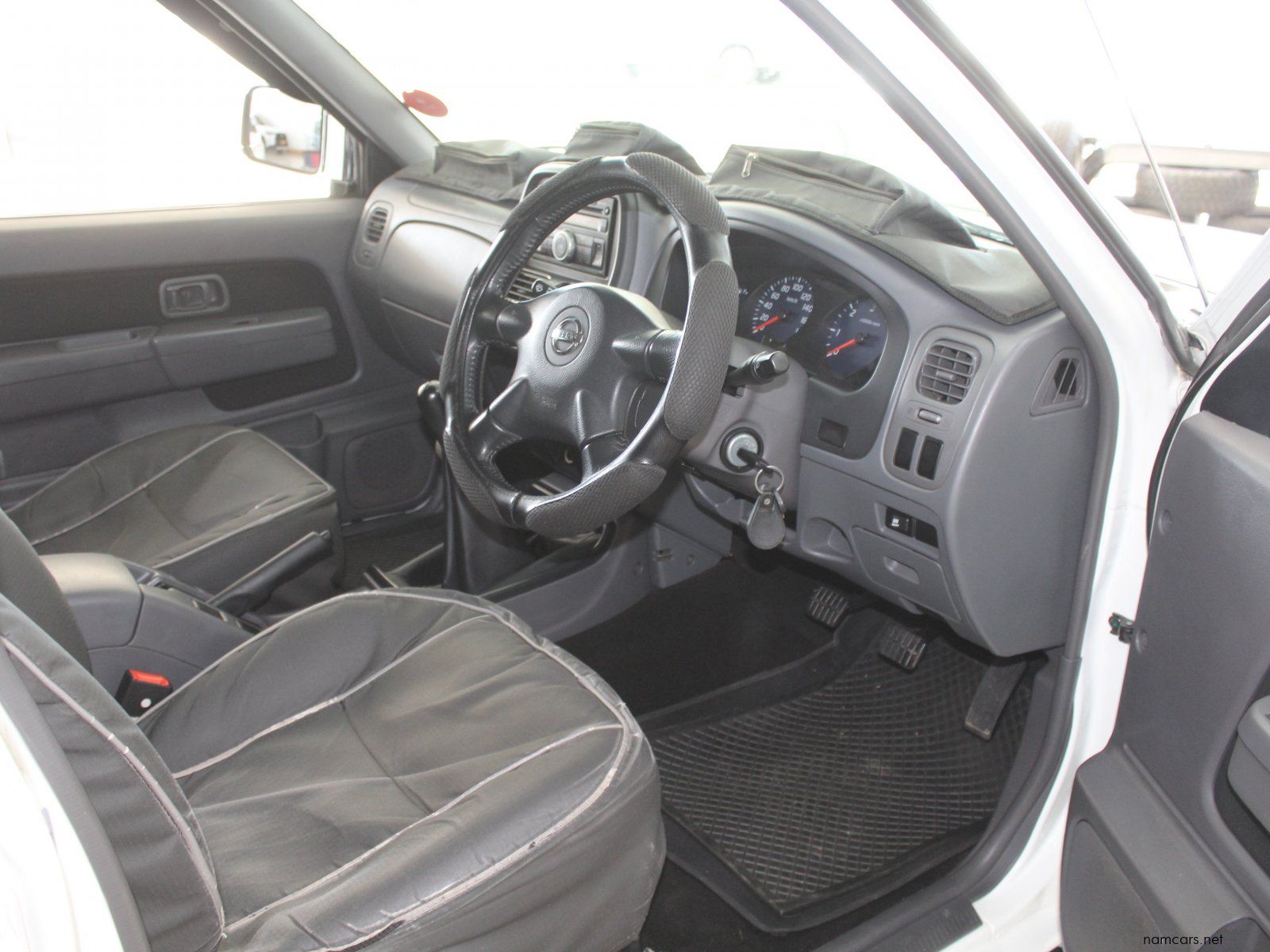 2020 Nissan NP300 DC 4x4 photo
