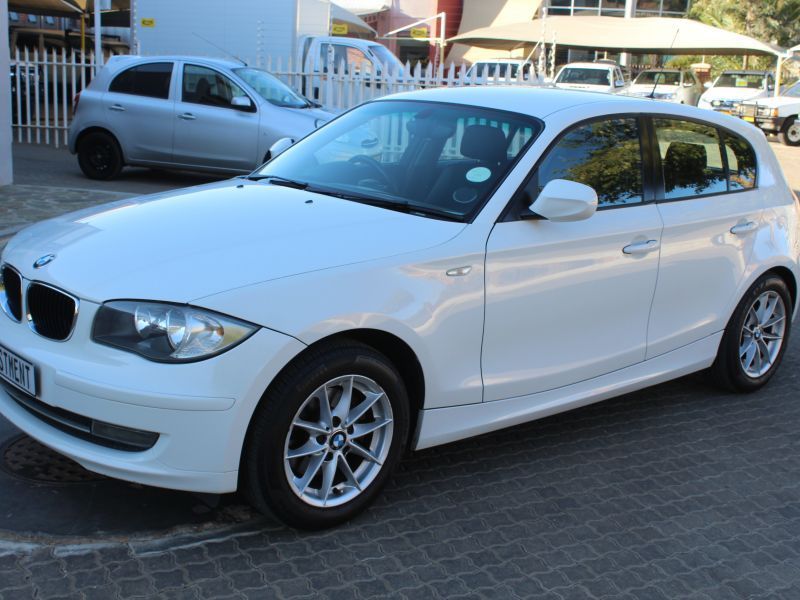2011 BMW 120I 5 door Hatch photo
