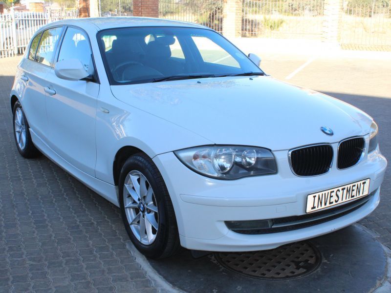 2011 BMW 120I 5 door Hatch photo