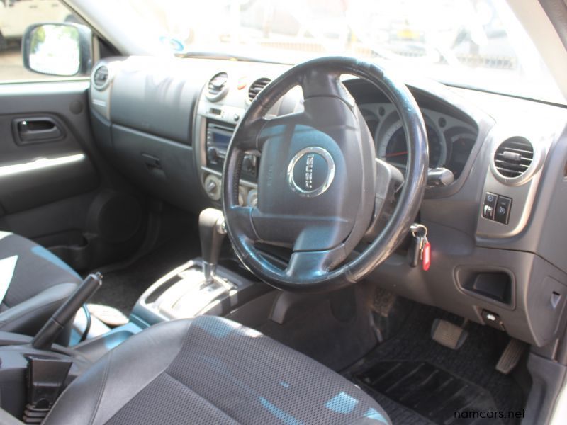 2010 Isuzu KB 360 V6 A/T 4X4 photo