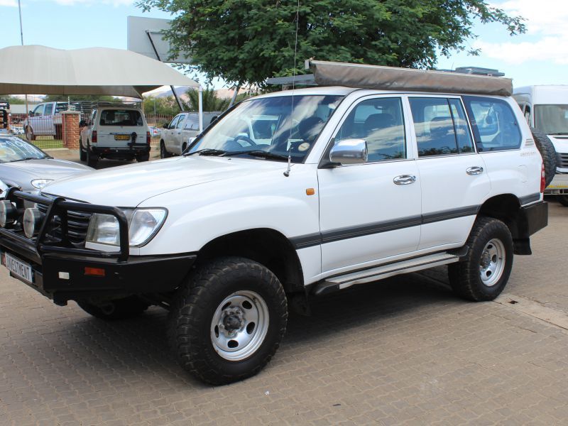 2005 Toyota 105 series 4.5 EFI photo