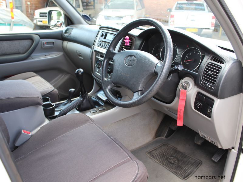 2005 Toyota 105 series 4.5 EFI photo