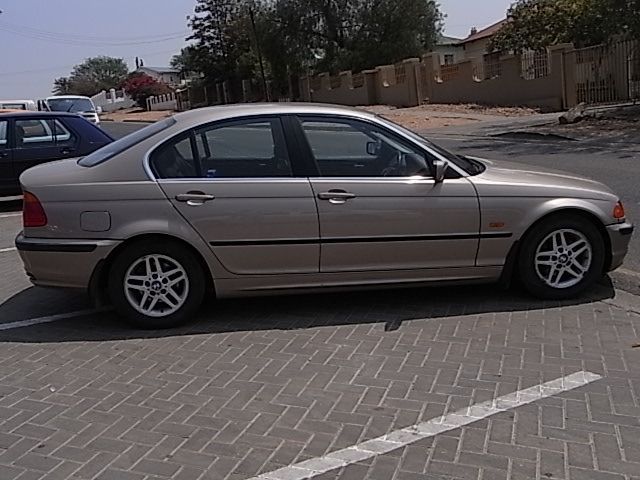 2000 BMW 320i photo