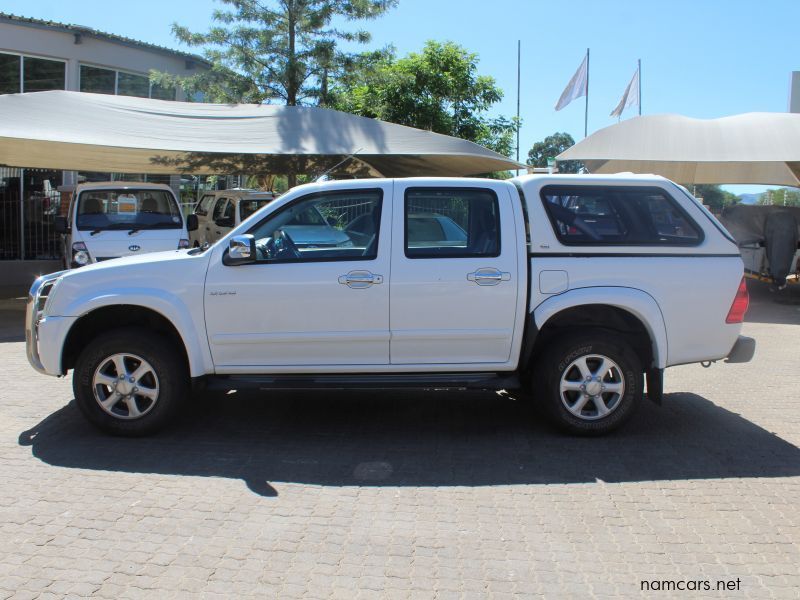 2010 Isuzu KB 360 V6 D/C A/T 4X4 LX photo