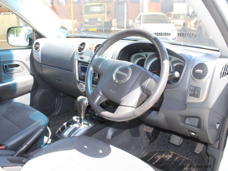 2010 Isuzu KB 360 V6 D/C A/T 4X4 LX photo