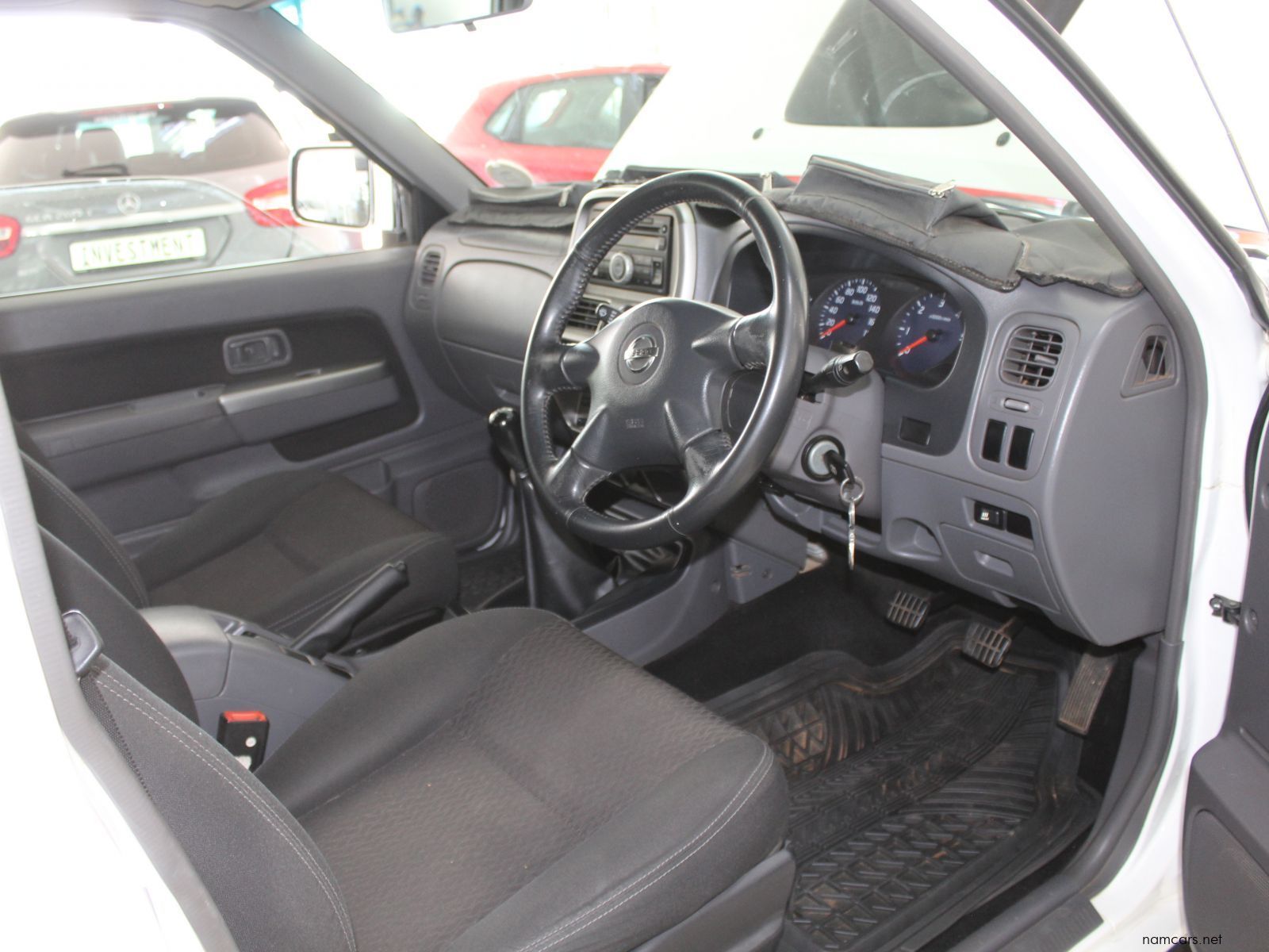 2017 Nissan NP300 2.5 TDI Dcab 4x4 photo