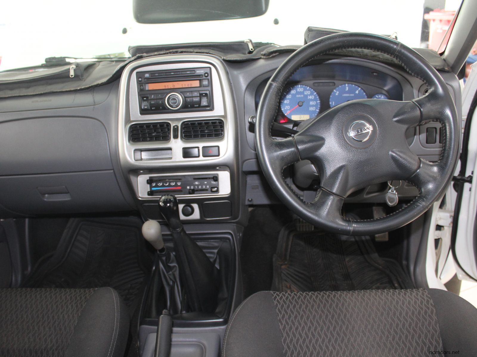 2017 Nissan NP300 2.5 TDI Dcab 4x4 photo