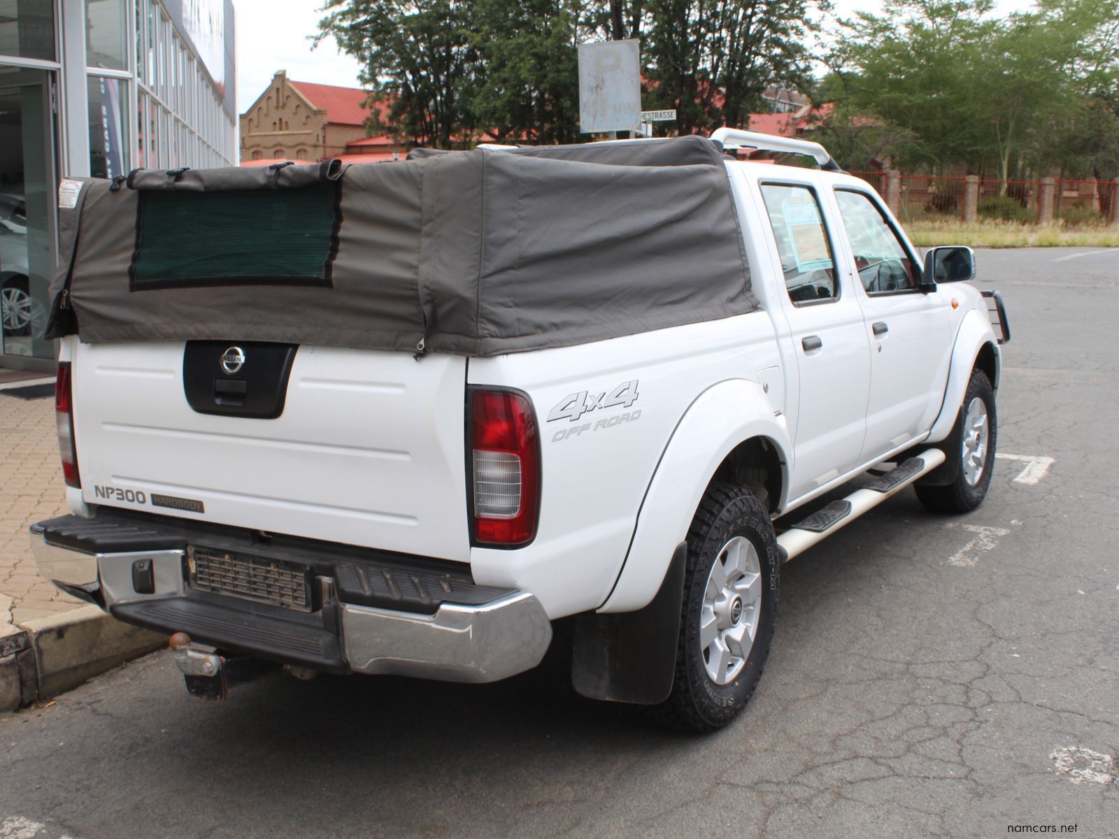 2017 Nissan NP300 2.5 TDI Dcab 4x4 photo