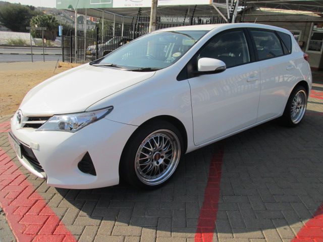 2013 Toyota Auris X photo