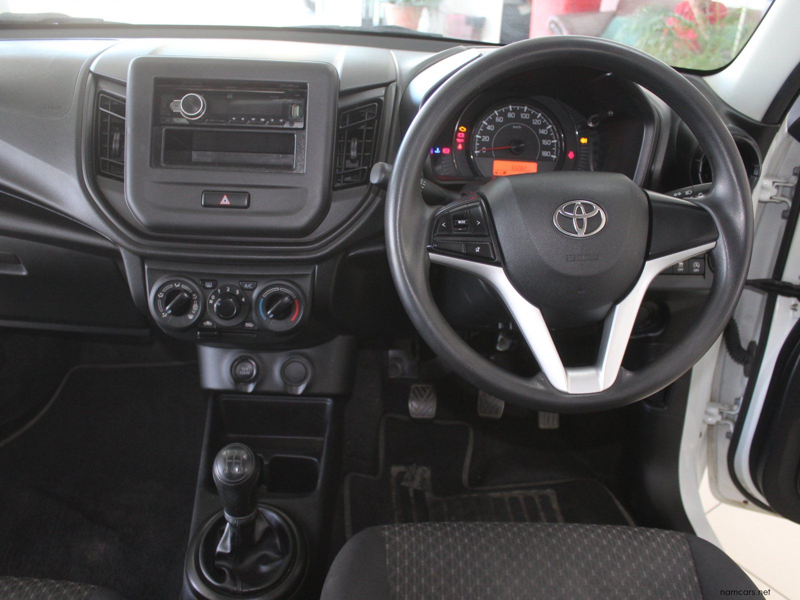 2025 Toyota Vitz 1.0 MT photo