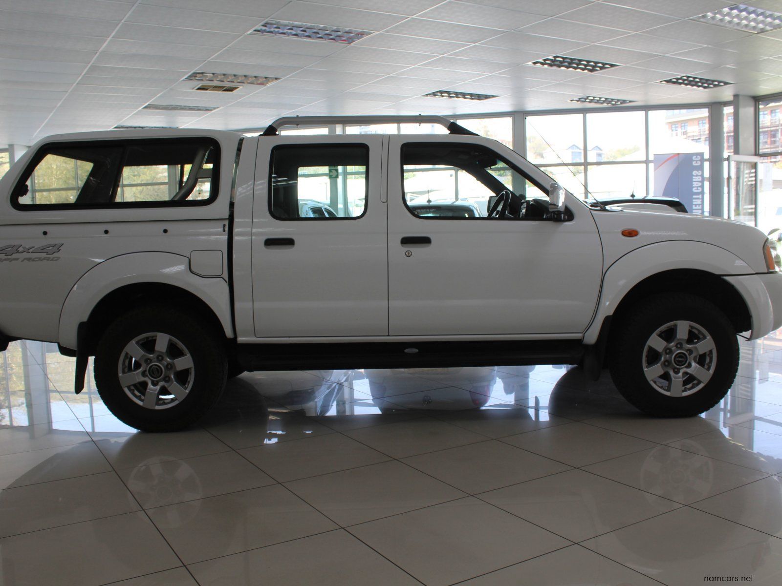 2021 Nissan Np300 photo
