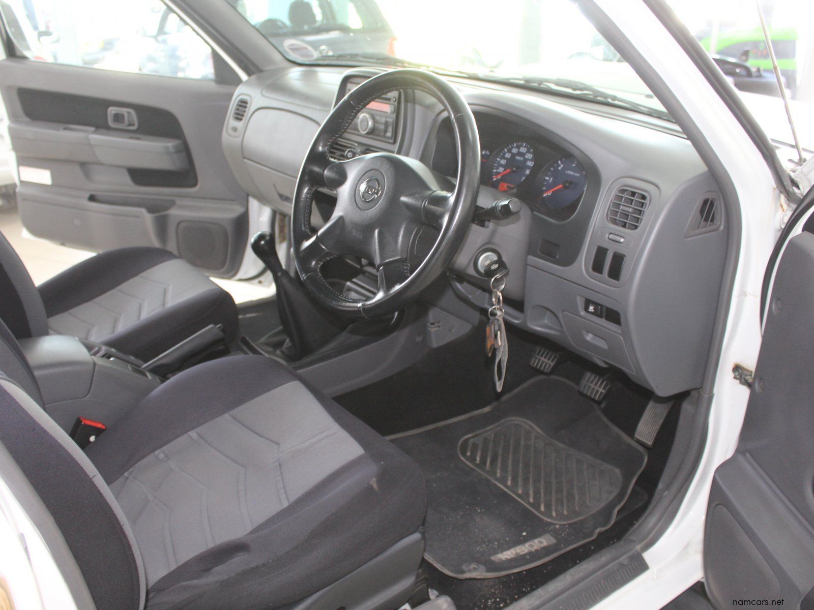 2021 Nissan Np300 photo