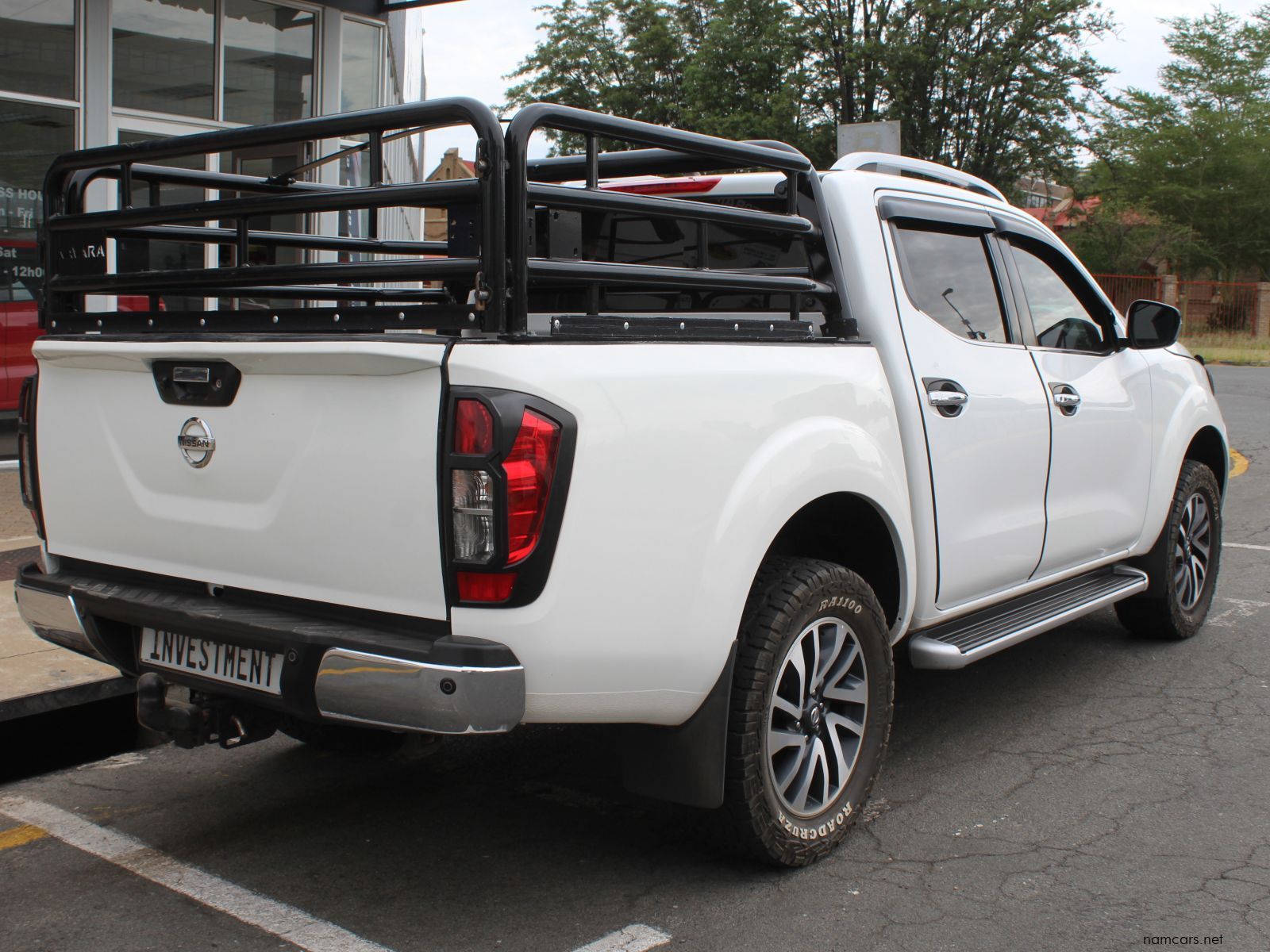 2017 Nissan Navarra 2.3 TDI  DC 4x4 Auto photo