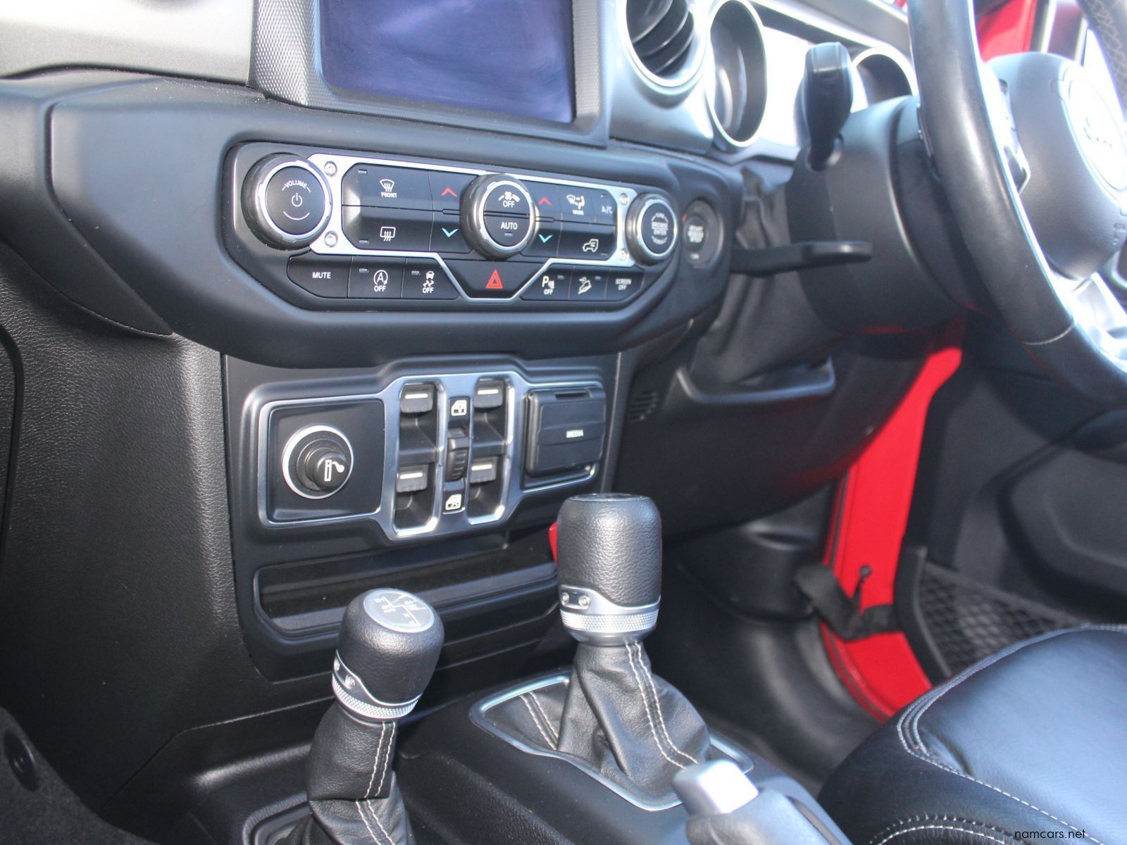 2020 Jeep Wrangler Sahara 3.6 V6 8 speed JL photo