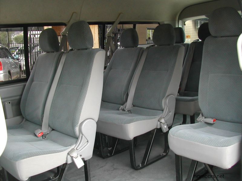 2009 Toyota quantum 10 seater photo