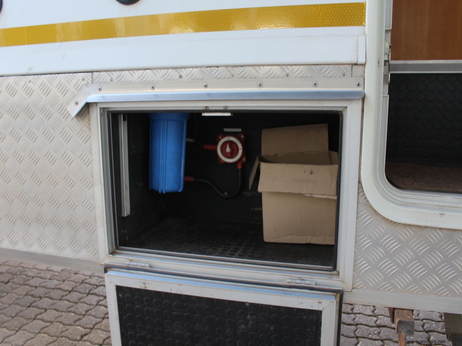 0 Isuzu NPS300 photo