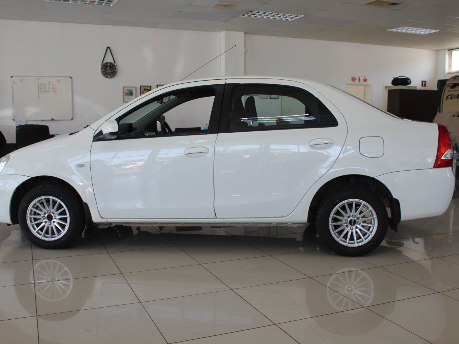 2015 Toyota Etios 1.5 SX sedan 4 door photo