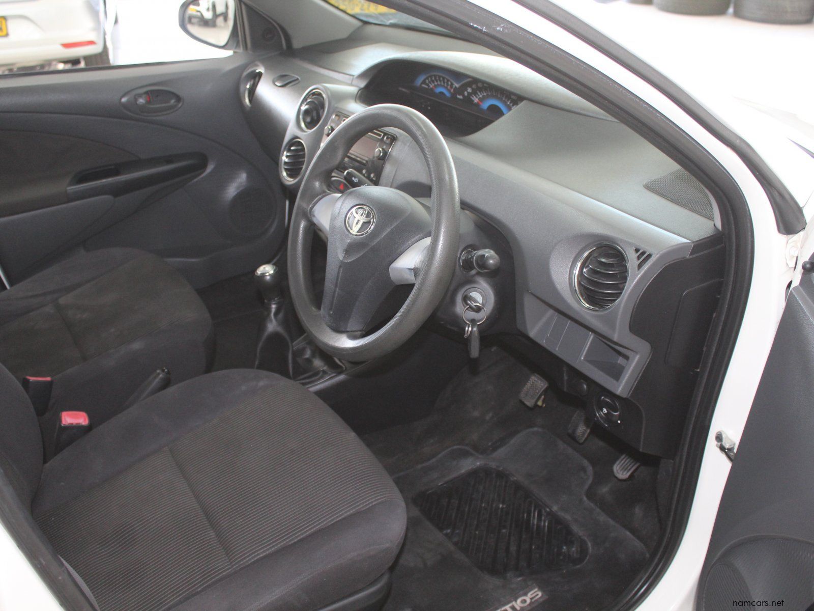 2015 Toyota Etios 1.5 SX sedan 4 door photo