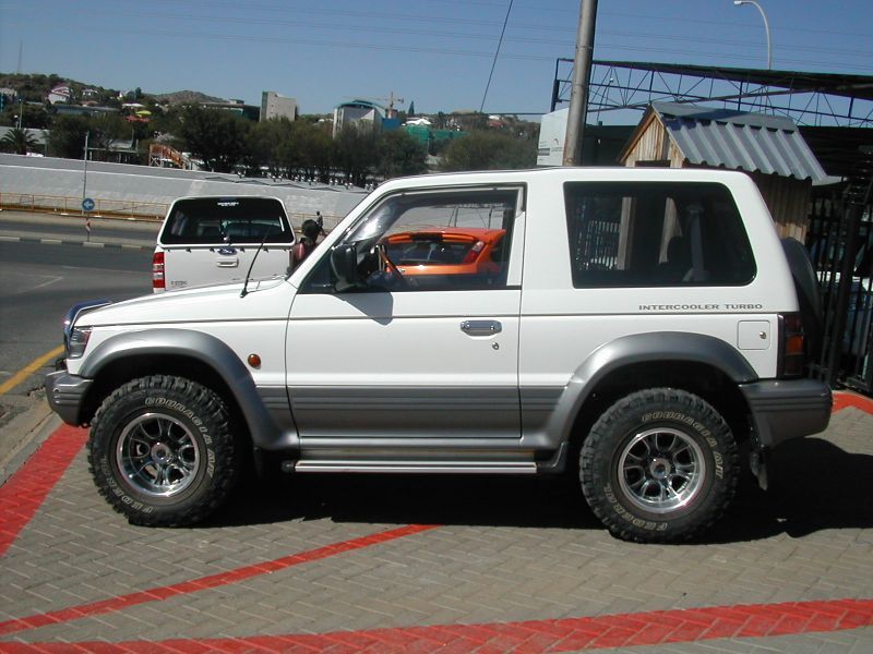 1992 Mitsubishi Pajero SWB photo
