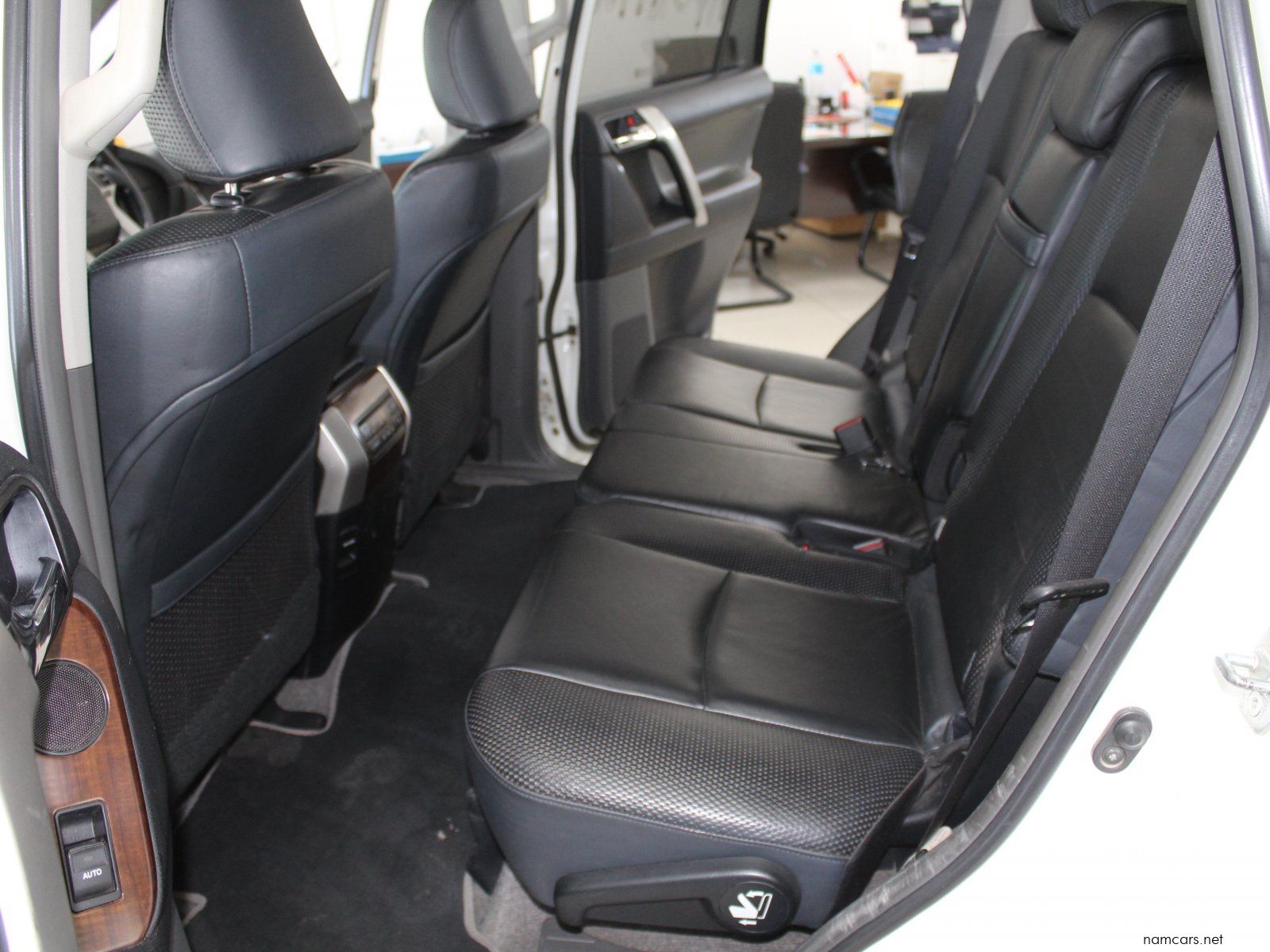 2011 Toyota Prado VX 4.0 photo