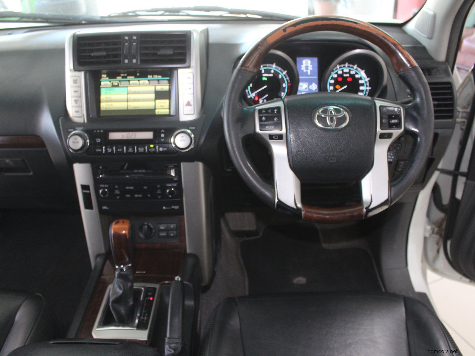 2011 Toyota Prado VX 4.0 photo