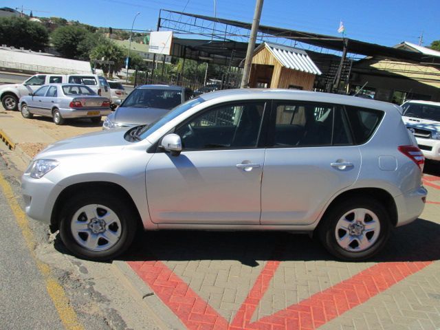 2010 Toyota Rav photo