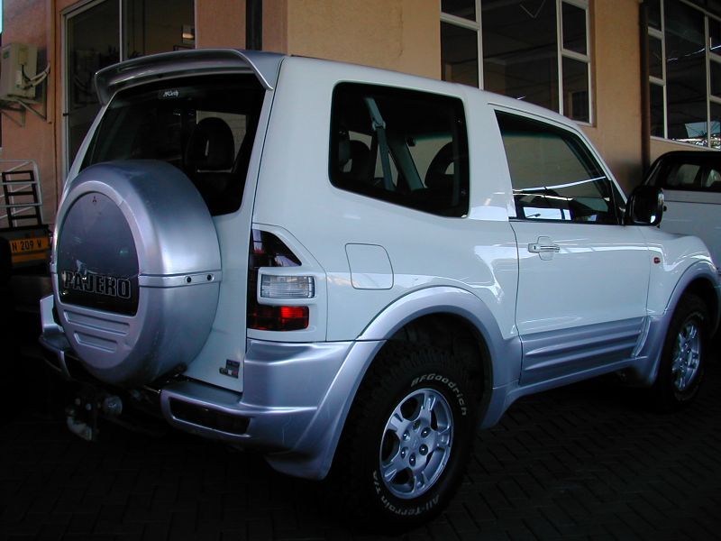 2000 Mitsubishi Pajero 3.5 SWB for sale 180 000 Km Automatic