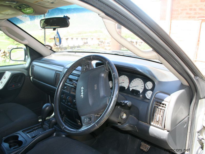 2005 Jeep Grand Cherokee Laredo CRD photo