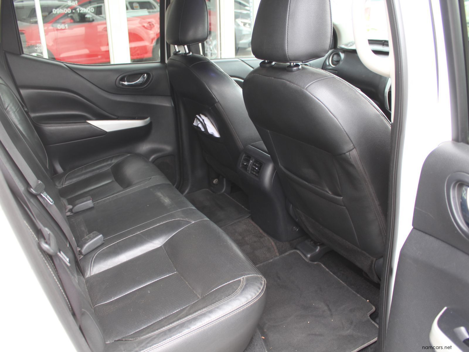 2017 Nissan Navarra 2.3 TDI  DC 4x4 Auto photo