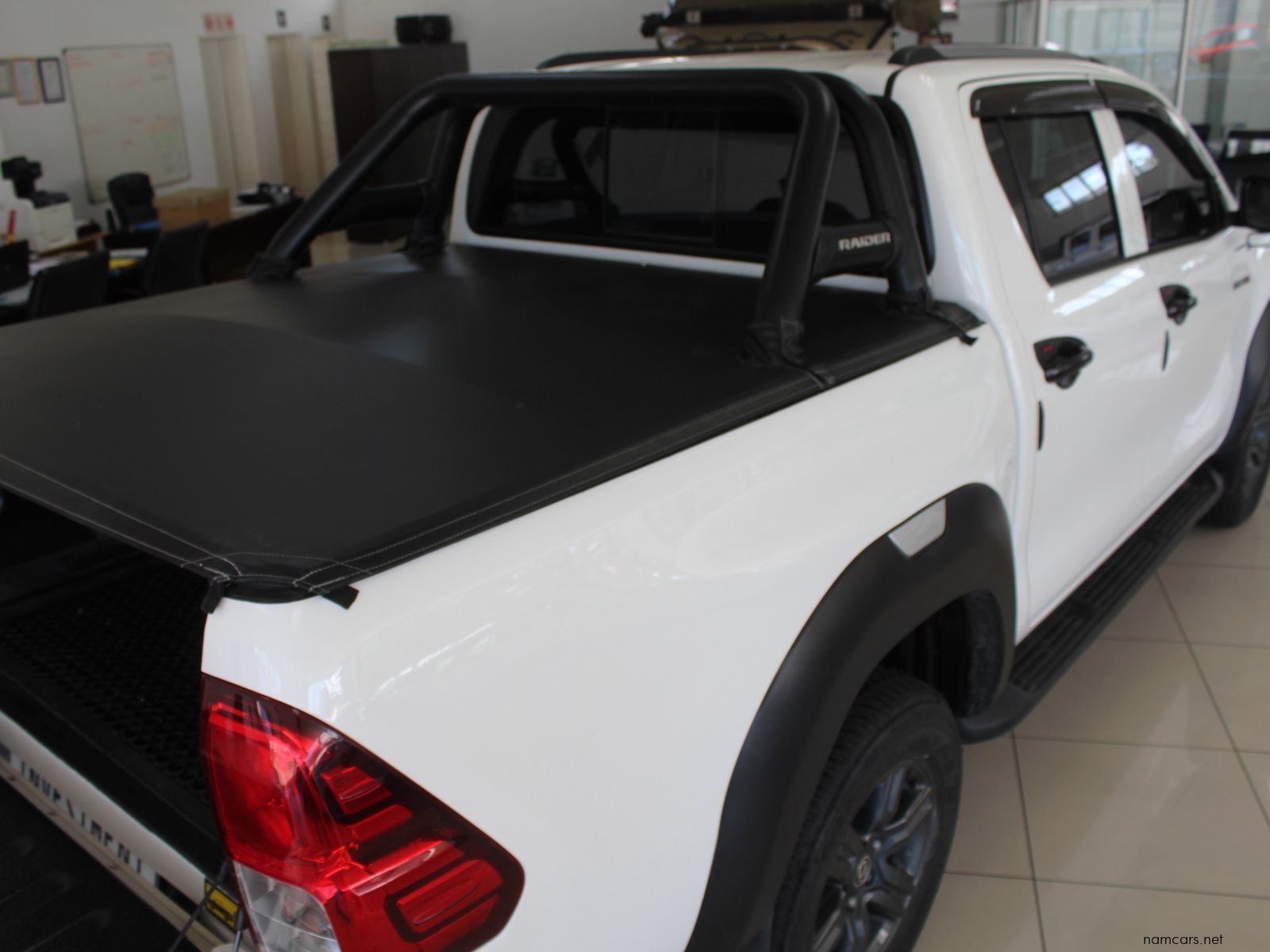 2023 Toyota Hilux 2.4 GD4 4x4 Auto DC photo