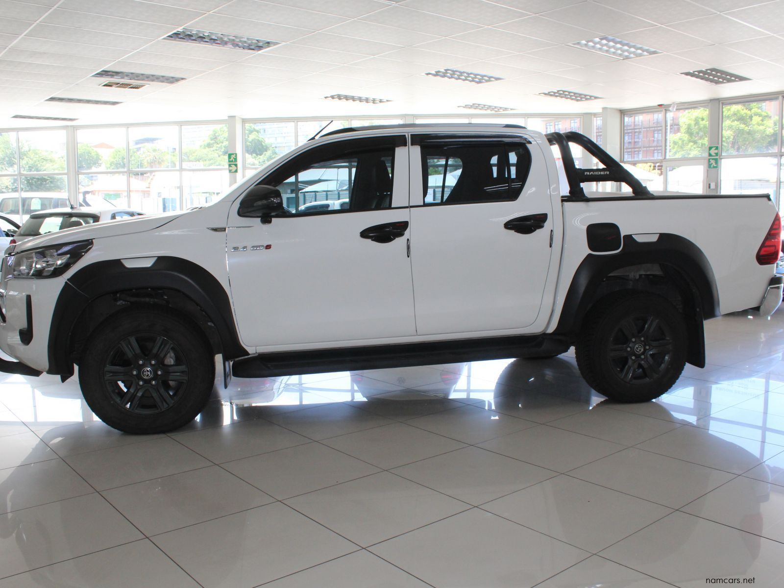 2023 Toyota Hilux 2.4 GD4 4x4 Auto DC photo