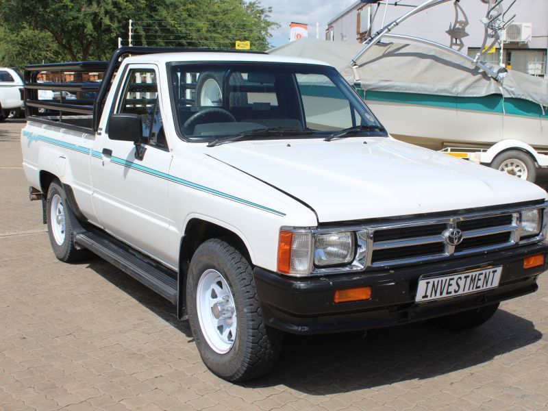 Toyota Hilux 2.4 Diesel 2x4 SWB in Namibia