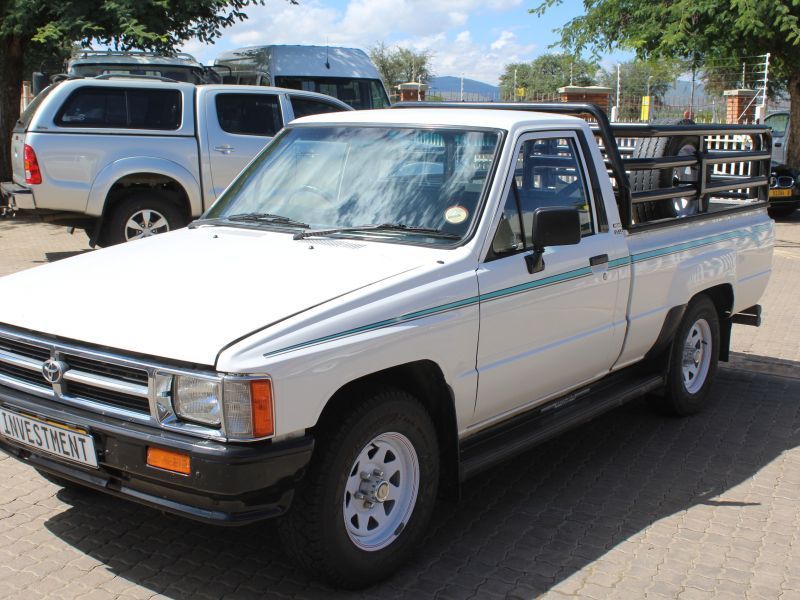 1997 Toyota Hilux 2.4 Diesel 2x4 SWB photo