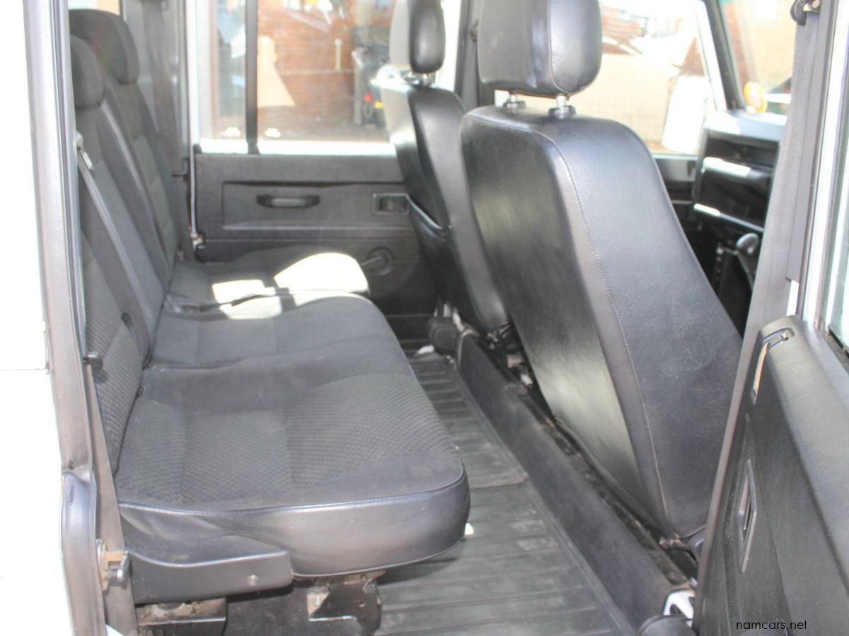 2011 Land Rover Defender LWB 5 door photo