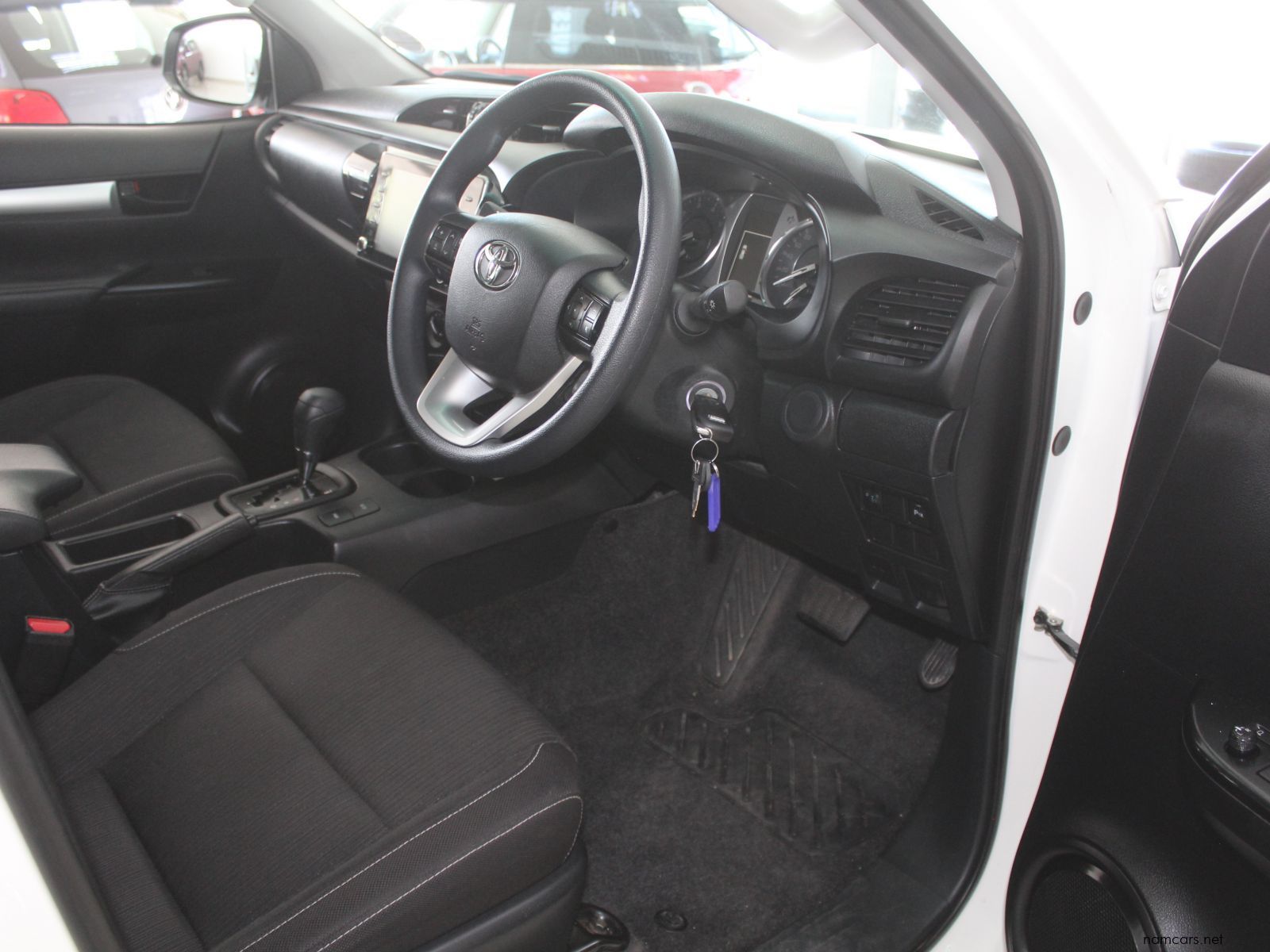 0 Toyota Hilux 2.4GD6 photo