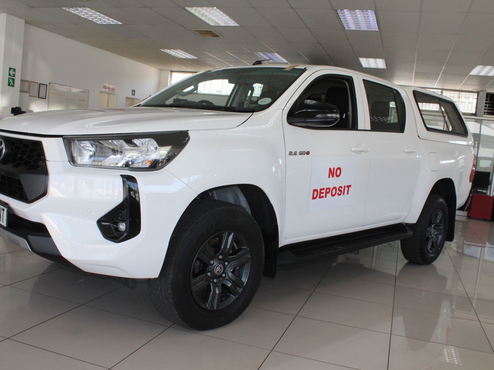 0 Toyota Hilux 2.4GD6 photo