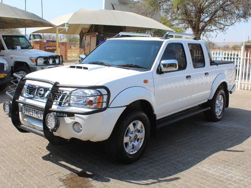 2021 Nissan NP300 2.5TDI D/C 4X4 photo