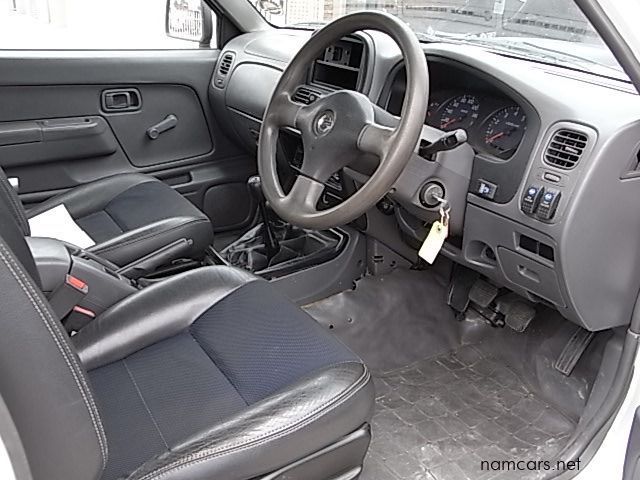 2013 Nissan NP300 / Nissan Patrol photo