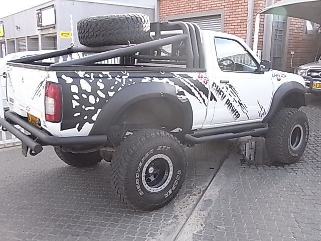 2013 Nissan NP300 / Nissan Patrol photo
