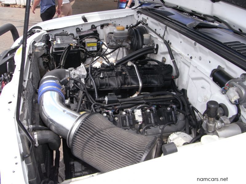 2013 Nissan NP300 / Nissan Patrol photo
